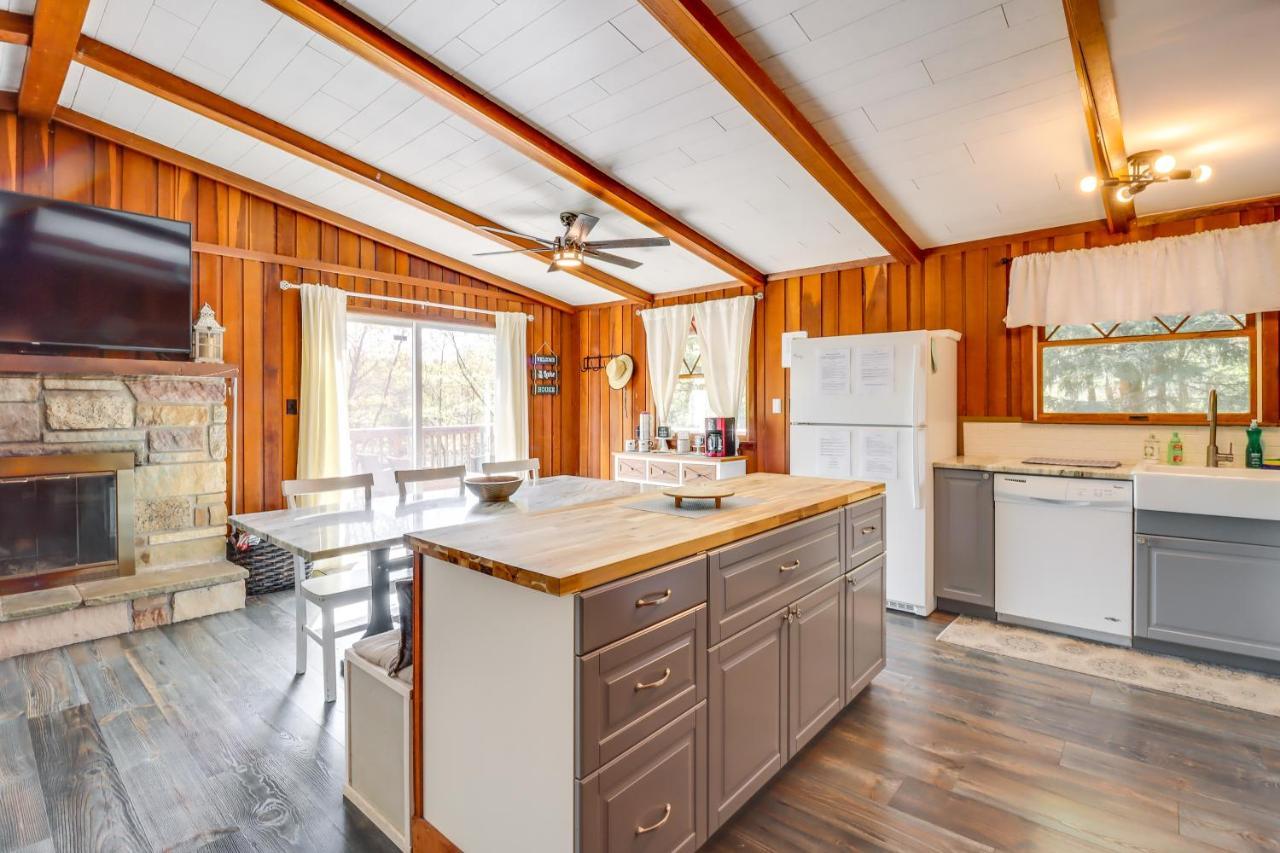 Lakefront Poconos Vacation Rental With Swim Dock! Long Pond المظهر الخارجي الصورة