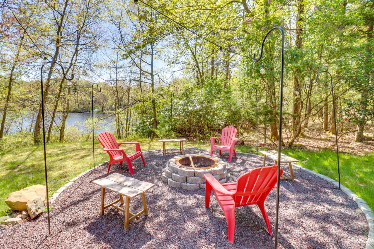Lakefront Poconos Vacation Rental With Swim Dock! Long Pond المظهر الخارجي الصورة