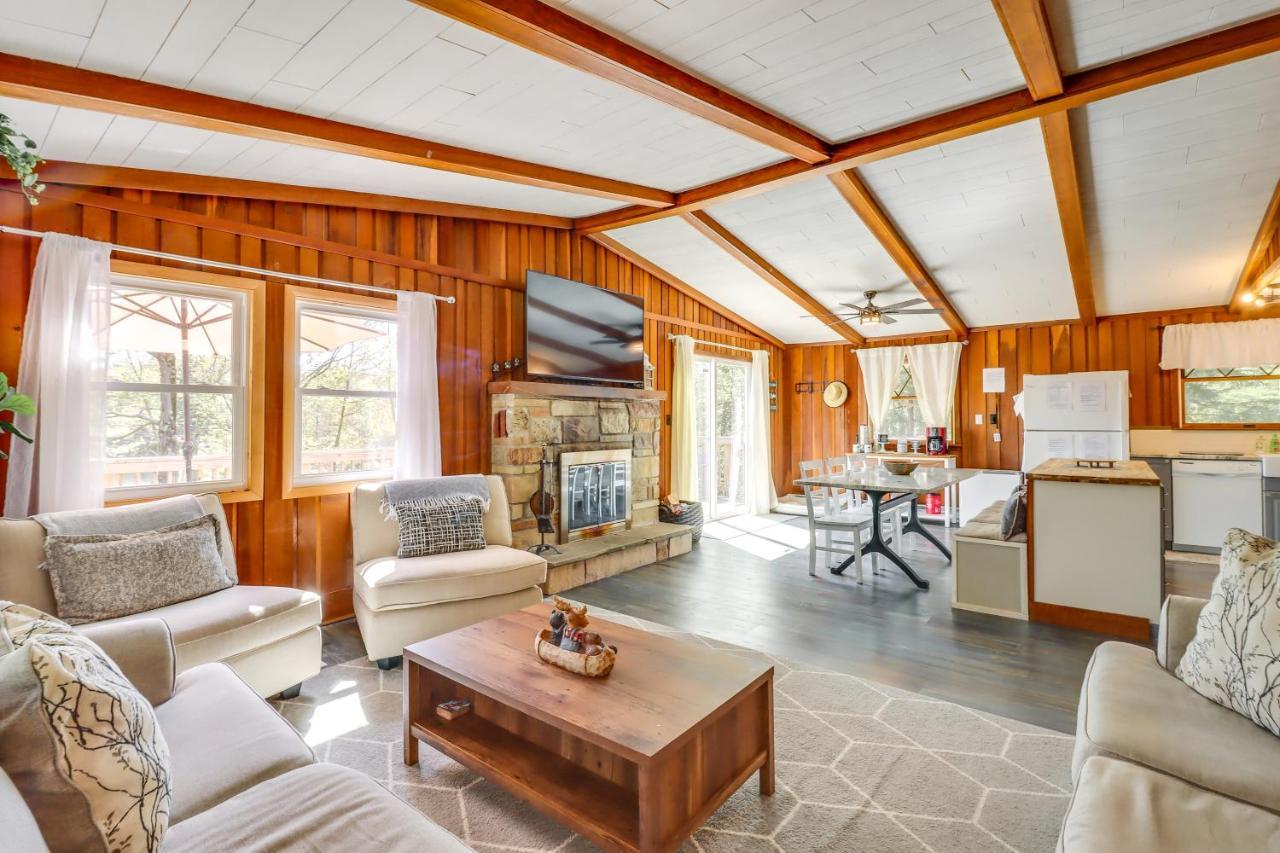 Lakefront Poconos Vacation Rental With Swim Dock! Long Pond المظهر الخارجي الصورة