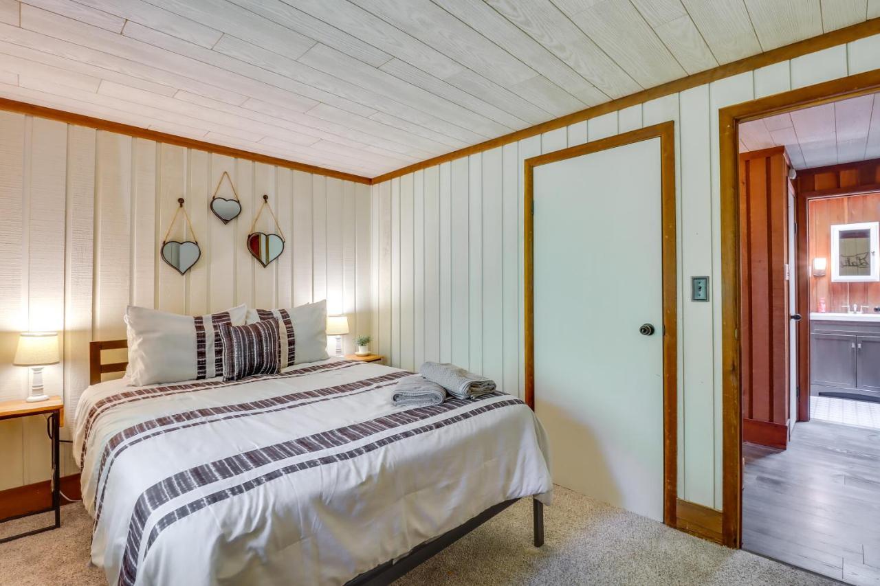 Lakefront Poconos Vacation Rental With Swim Dock! Long Pond المظهر الخارجي الصورة