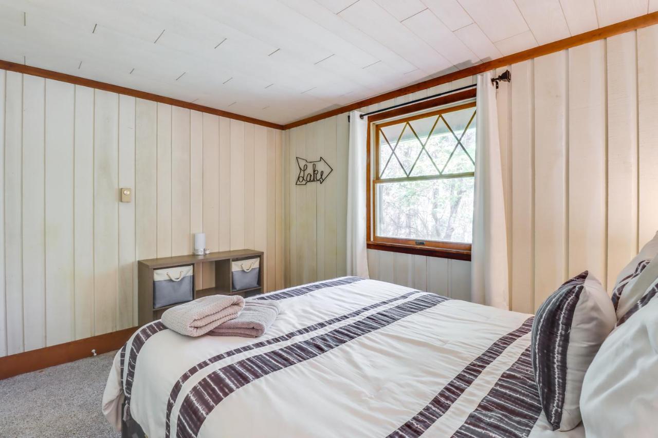 Lakefront Poconos Vacation Rental With Swim Dock! Long Pond المظهر الخارجي الصورة