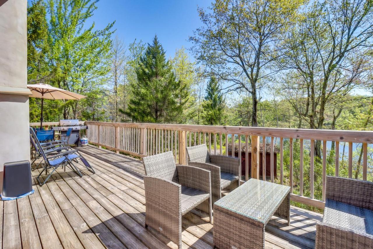 Lakefront Poconos Vacation Rental With Swim Dock! Long Pond المظهر الخارجي الصورة