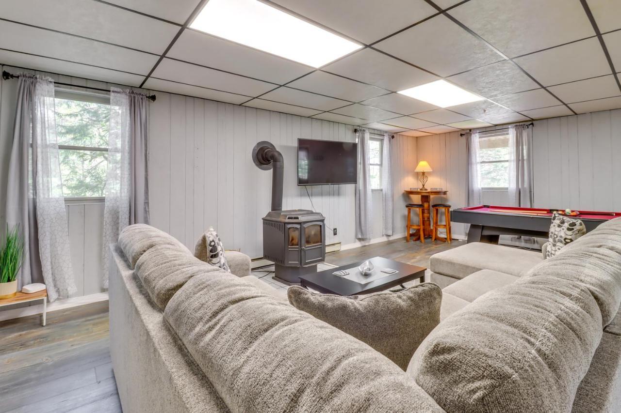 Lakefront Poconos Vacation Rental With Swim Dock! Long Pond المظهر الخارجي الصورة